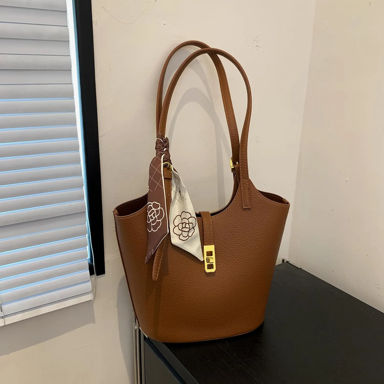 Vegan Leather Bucket Bag Designer Handbags for Women Hobo Bag 2 in 1 Scoop Neck Tote with Removable Pouch